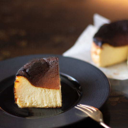 バスクチーズケーキ(4号/直径約12cm)【冷凍発送】