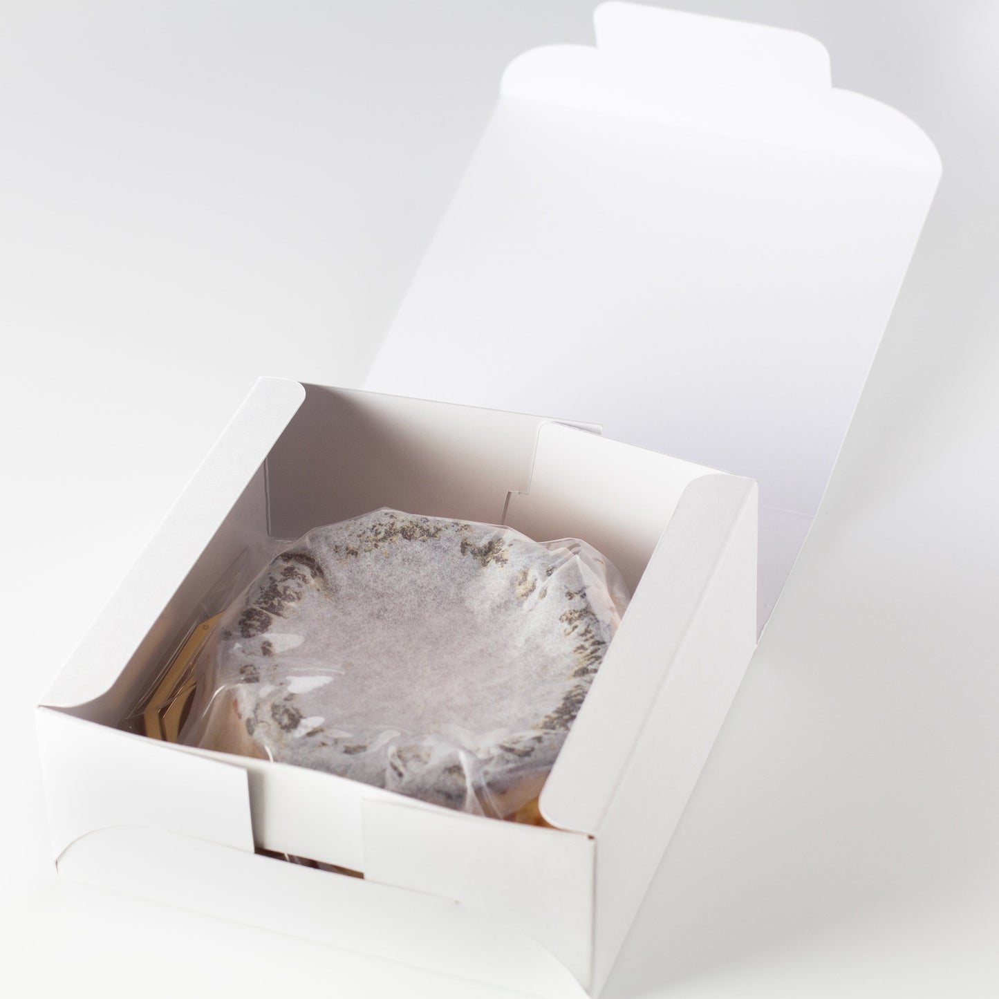 バスクチーズケーキ（4号/直径約12cm）【冷凍発送】